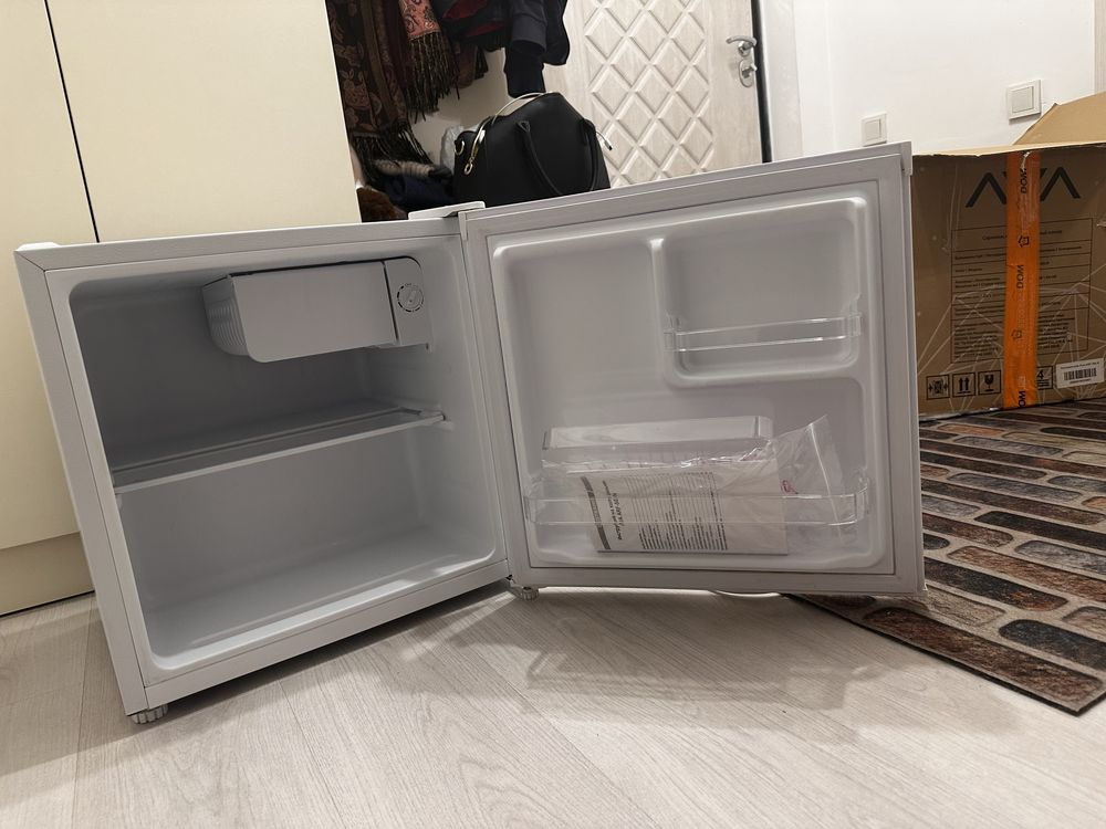 Холодильник 46 литров Ava ARF-50-LN