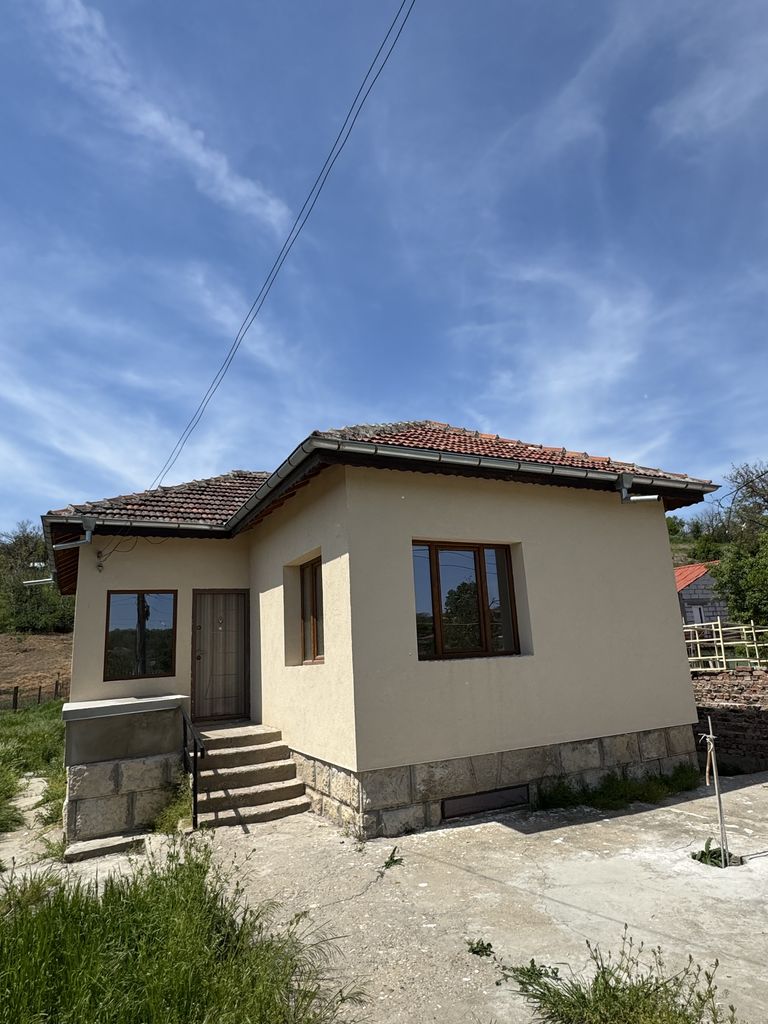 Продава се Къща в Русе, Средна кула - 75 кв.м за 1327 €/кв.м - Снимка #1