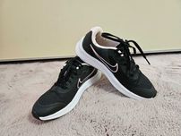 Маратонки Nike номер  37.5
