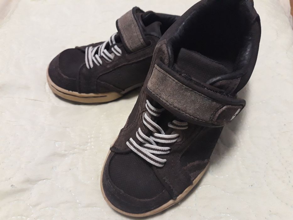 Adidași Artengo, mărimea 29,( 18.5 ), culoarea maro