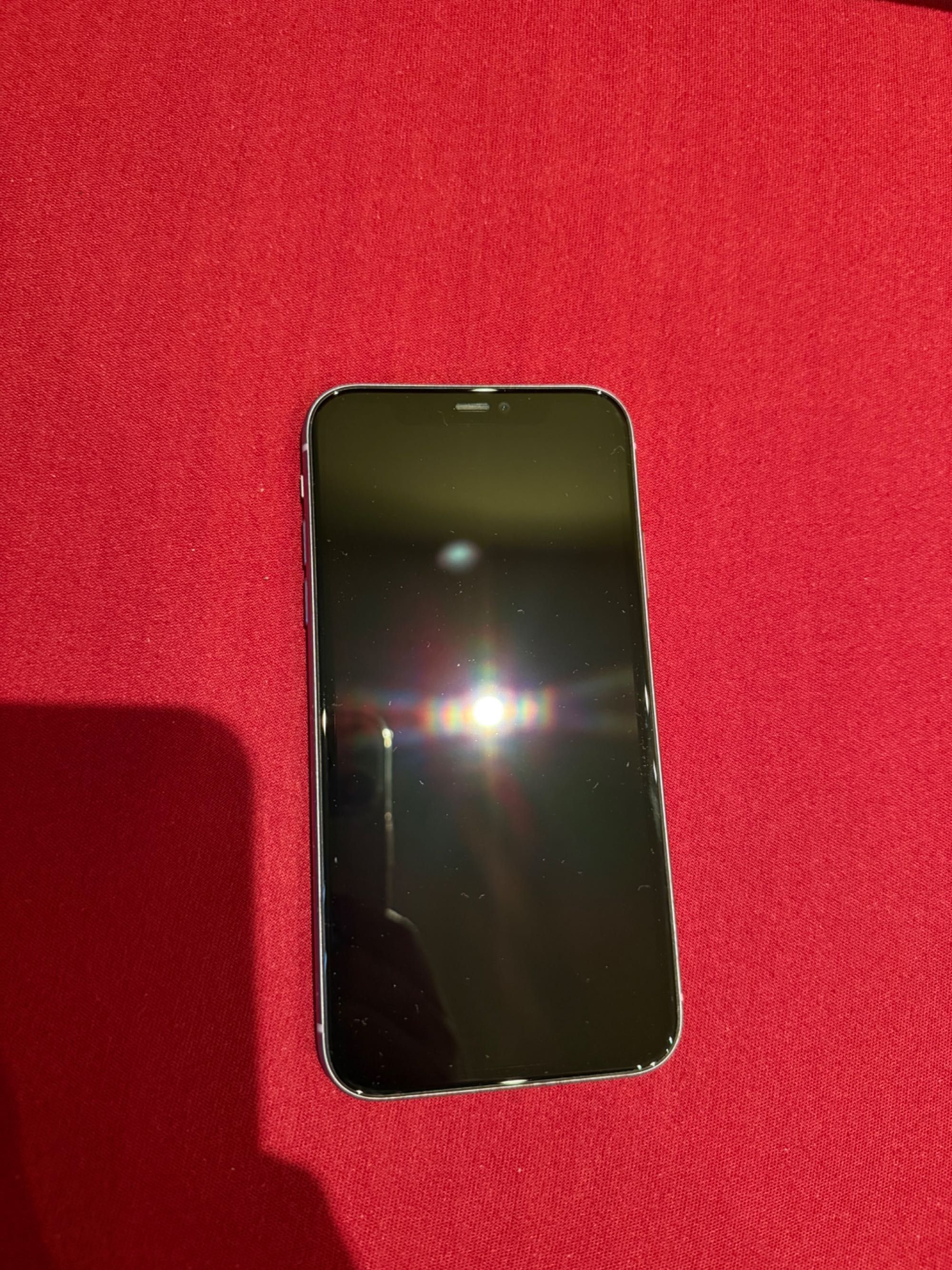iPhone 11 – 128GB, Отлично състояние + оригинален адаптер