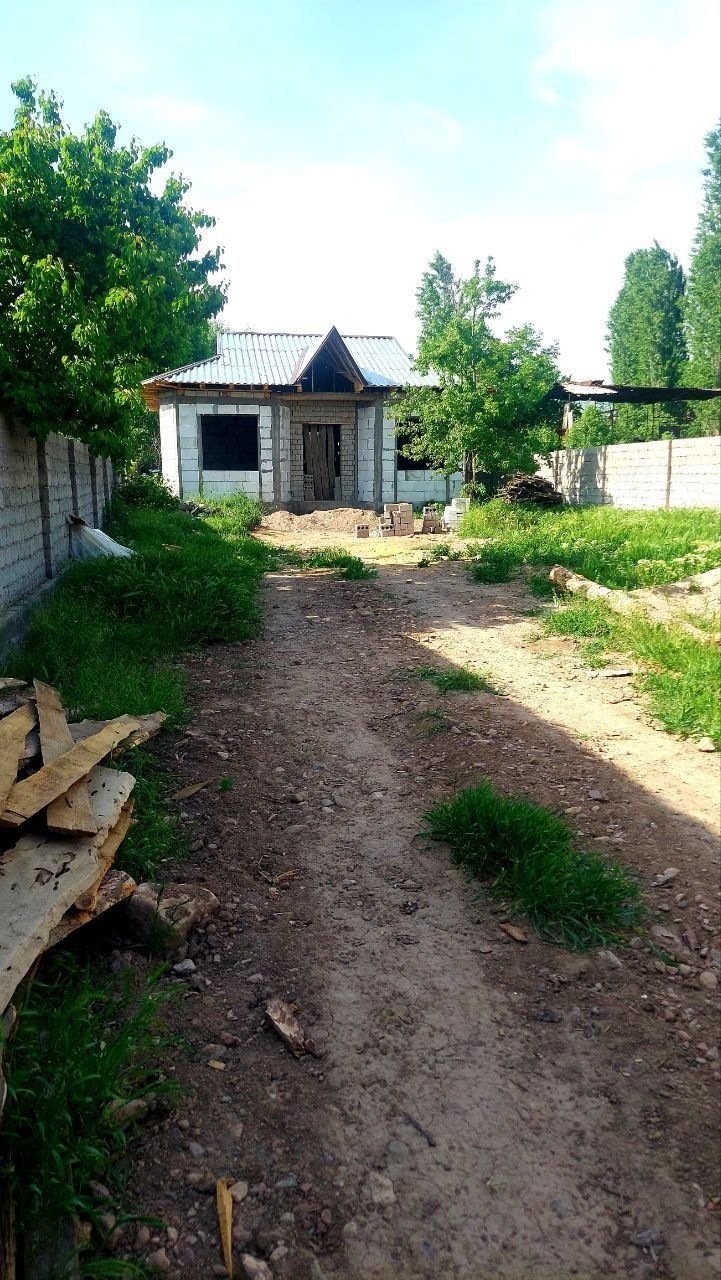 Азадбаш обмен бор квартирага 6-сотих 4-хонали янги курилган каропка уй