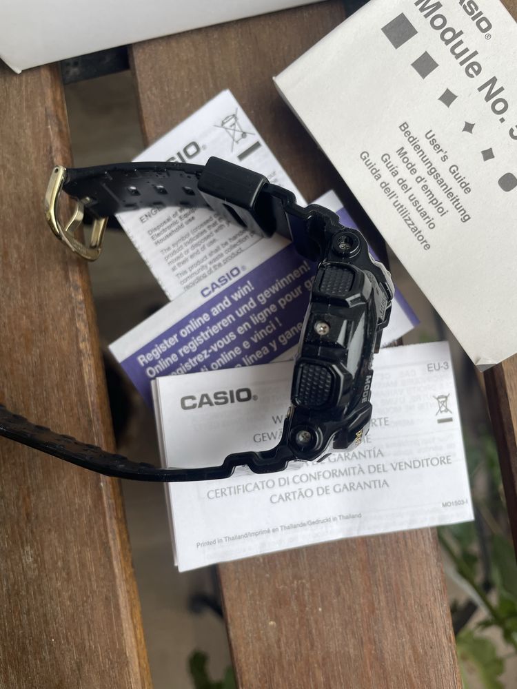 Продавам дамски часовник G-Shock Casio Baby G черен със златно
