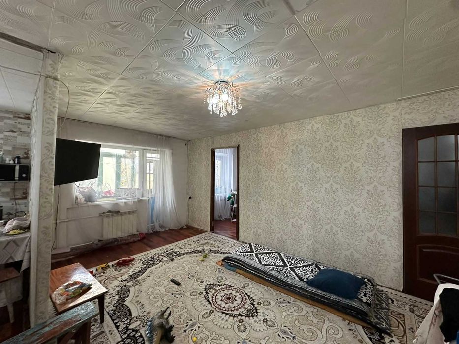 Срочно продам 2 комнатную не угловая и средний этаж, помогу с ипотекой