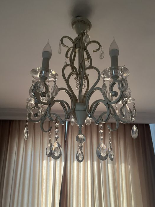 Люстру продам в хорошем состоянии