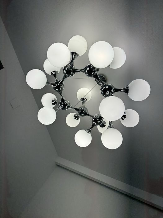 Lustra futuristica moderna