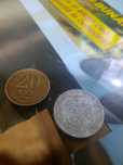 Vand 2 monede pentru cine doreste de epoca