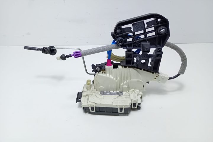 Broasca usa incuietoare dreapta spate A2047302835 Mercedes-Benz B-Cla