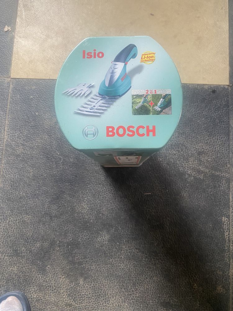 Vând aparat foarfece gazon ,gard Bosch Isio