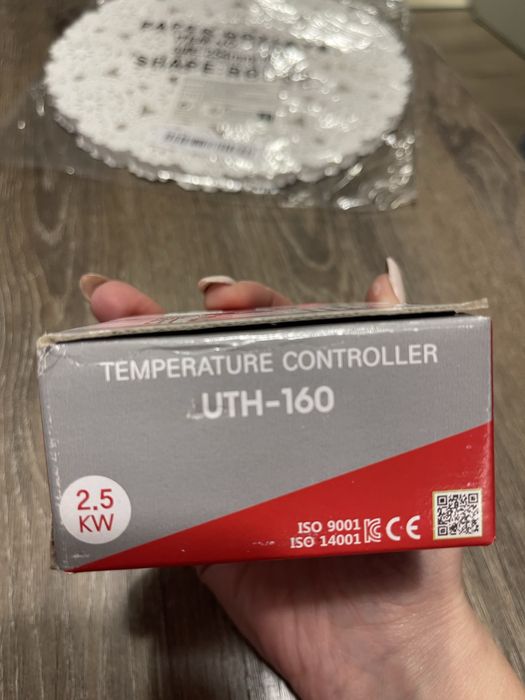електронен цифров терморегулатор UTH-160
