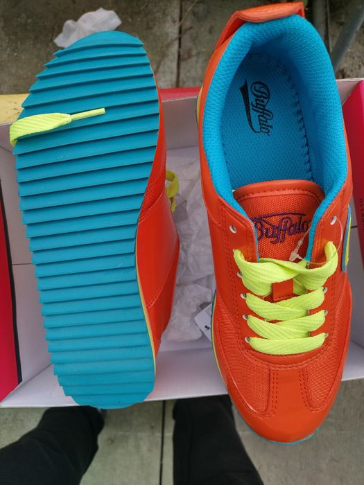 37. Nou. Bafallo London. Adidas damă