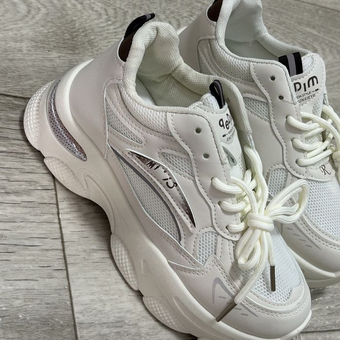 Продам новые летние кросы