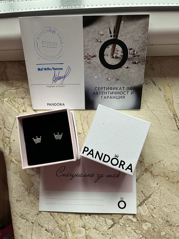 Обеци PANDORA във формата на Корони