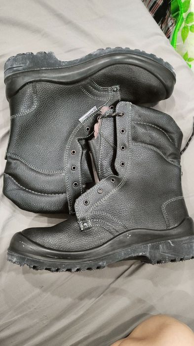 Продам 46-47р. спец обувь