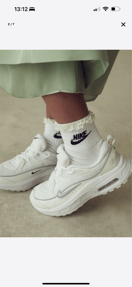 Nike бели маратонки.