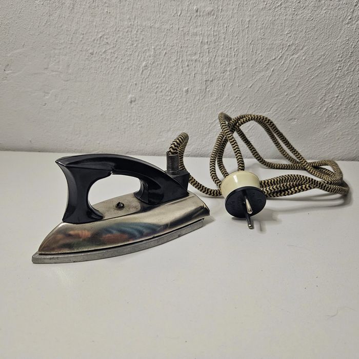 Обмен Ретро новый утюг 1977г.