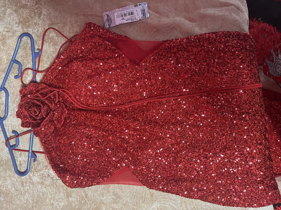 Vand rochie noua