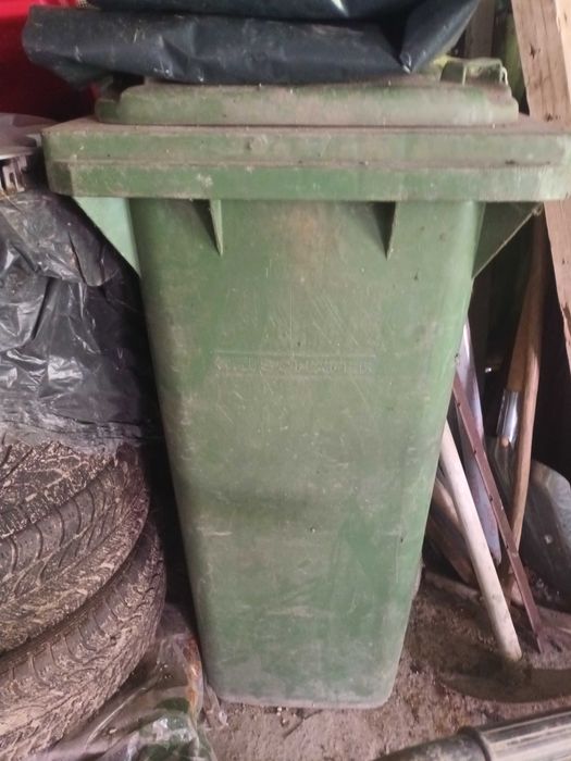 Vand 2 pubele de gunoi