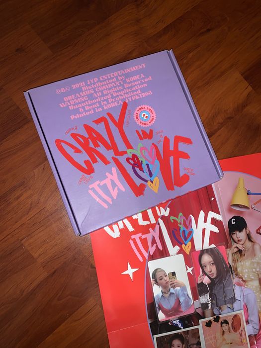 Vând album ITZY “Crazy In Love” YUNA VERSION