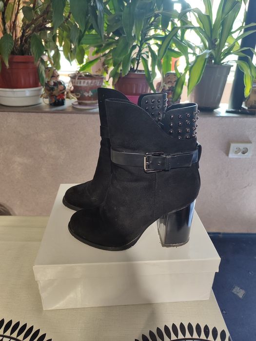 Женские полусапожки.