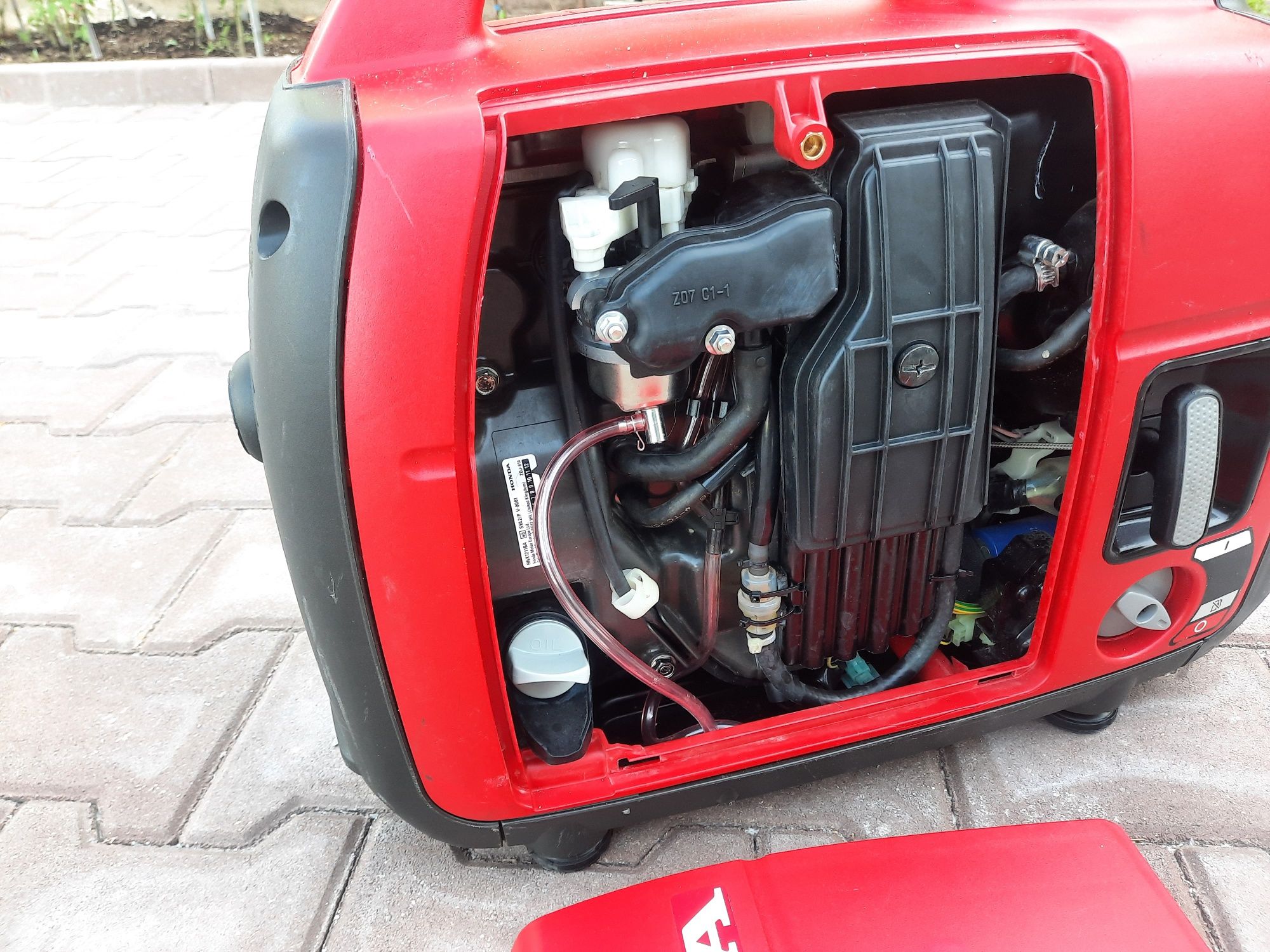 Генератор инверторен преносим Honda EU22i 2.2 kW Супер безшумен