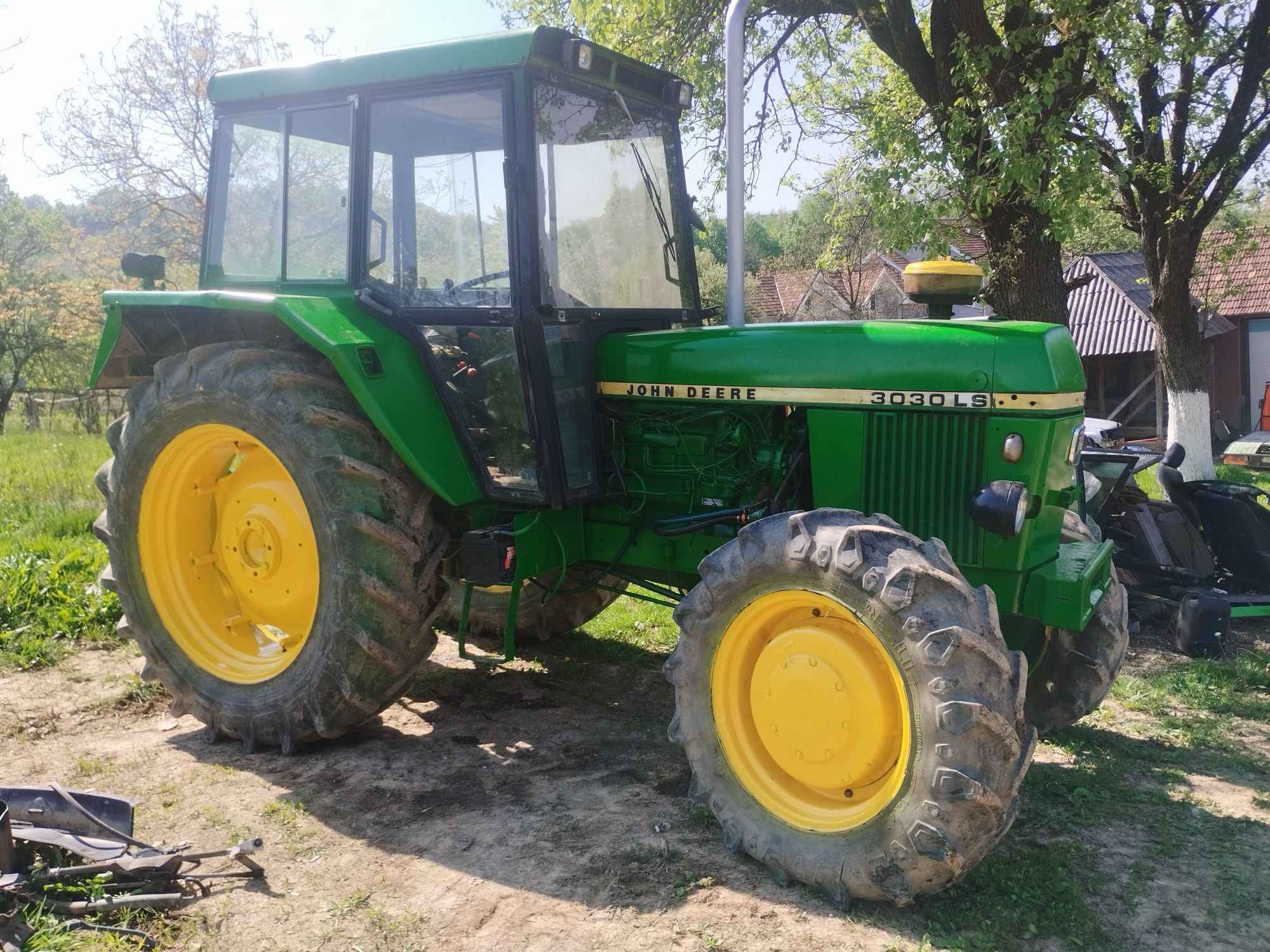 Tractor John Deere 3030 95cp 4x4 
4x4
Motor in 6 cilindrii 
Recent adu