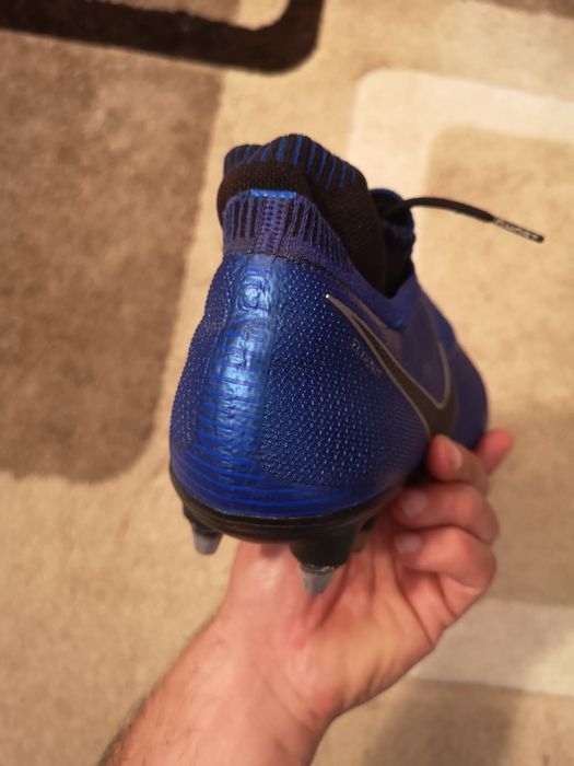 Vând ghete de fotbal profesionale Nike Phantom Elite ACC DF SG-PRO