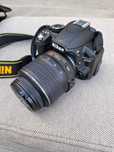 Vand aparat foto DSLR - Nikon D3100 + obiectiv Nikkor 18-55 + geanta