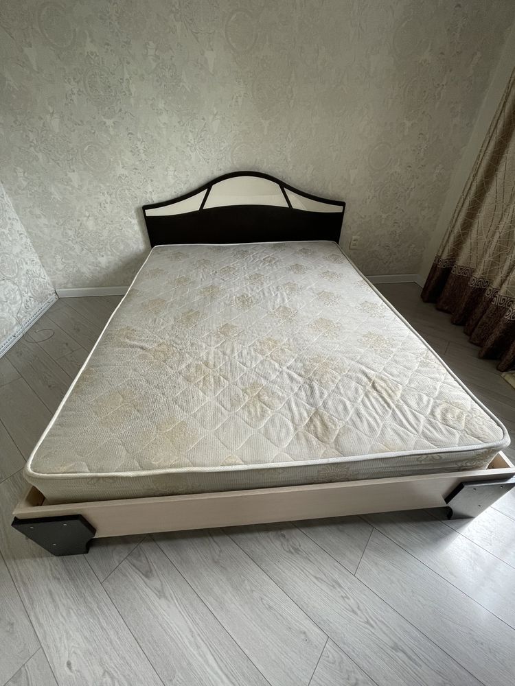 Кровать двуспальный