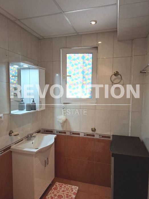 Дава се под наем Тристаен апартамент в Варна, ЖП Гара - 80 кв.м за 550 € - Снимка #6