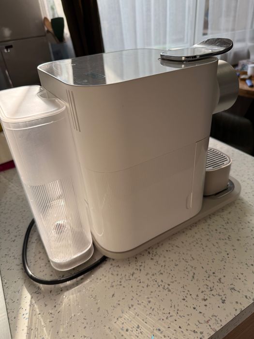 Aparat de cafea NESPRESSO Grand Lattissima alb