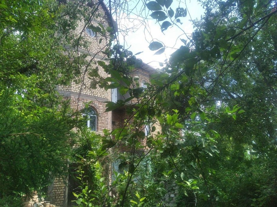 Сдам в аренду котедж в  пойме реки Бозсу  в пригороде Ташкента