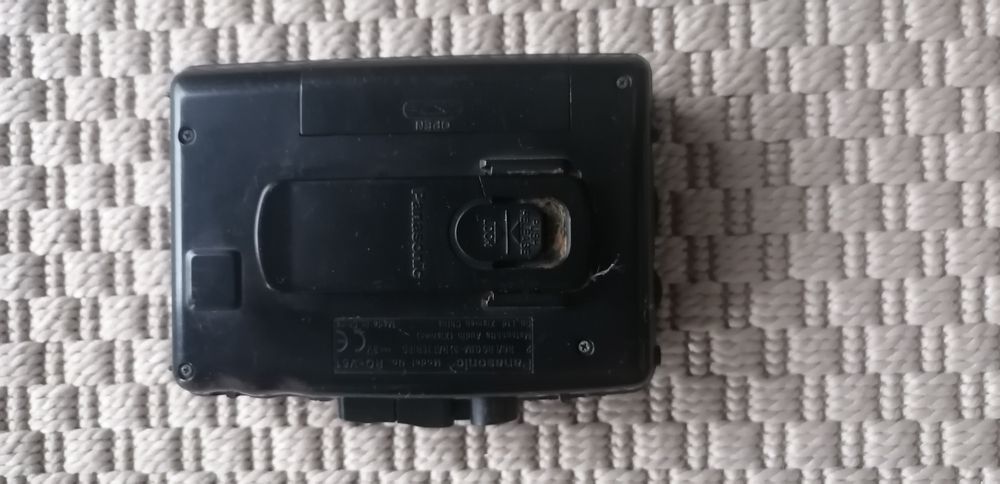 Vând walkman Panasonic