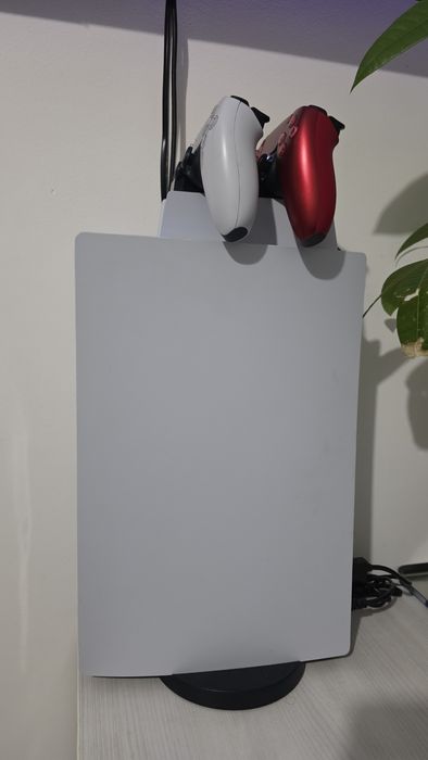 PS5 Digital, 2 manete, încărcător original