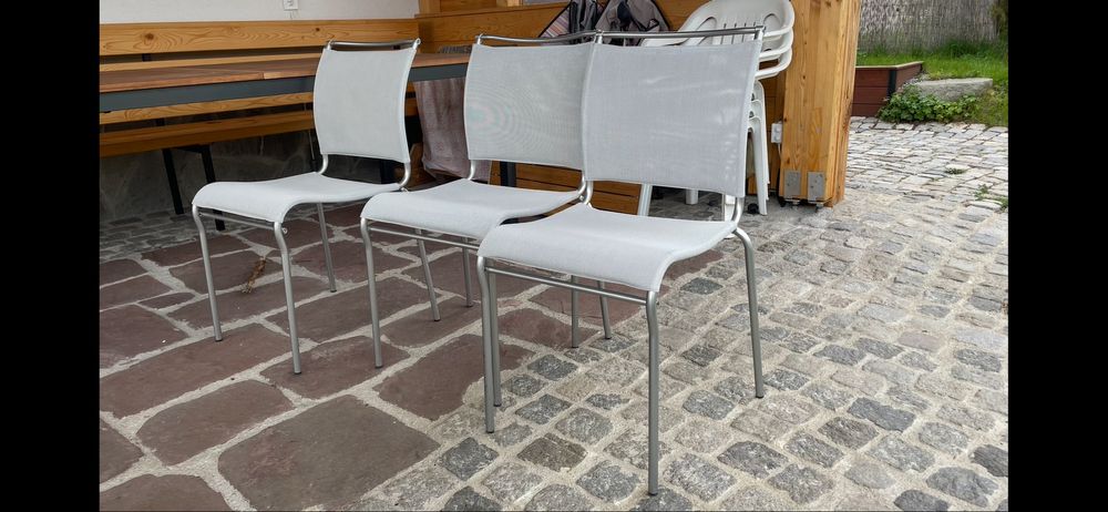 Стол с метална мрежа 1 бр. 60 лв.