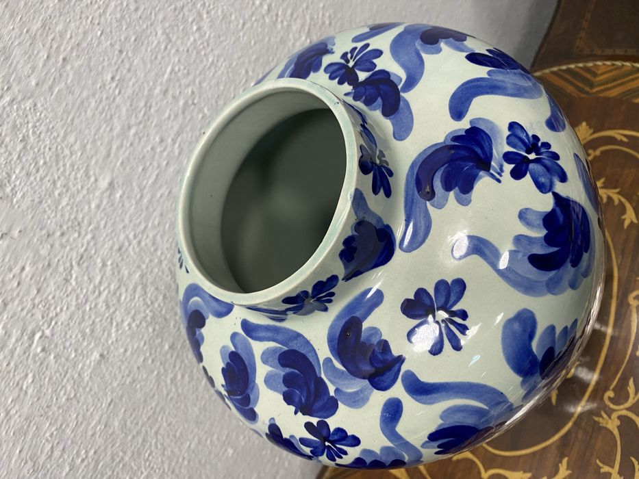 Голяма порцеланова ваза от белгия