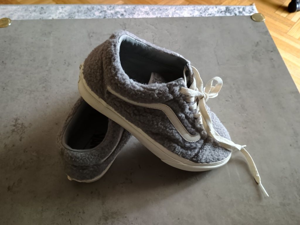 Vând Vans-uri "Blana de mieluț" :) măsură 36 EU