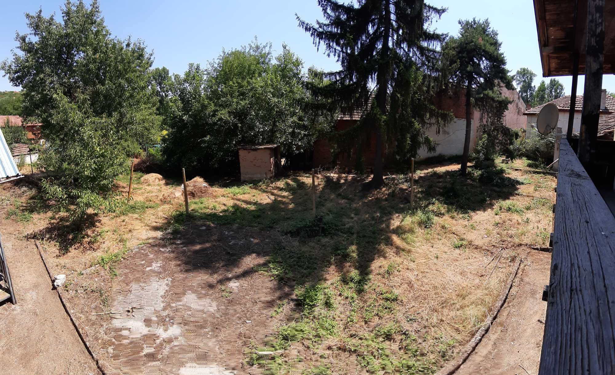 Продавам троен имот в село Писарово (община Искър, област Плевен).