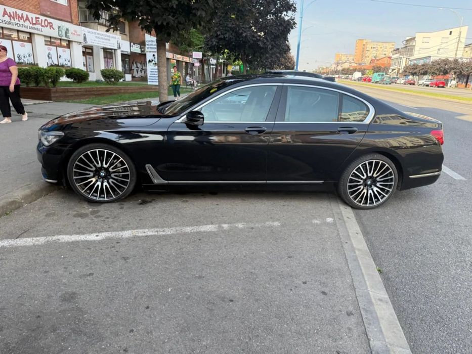 BMW Seria 7 Masina se prezinta bine atat mecanic cat si estetic