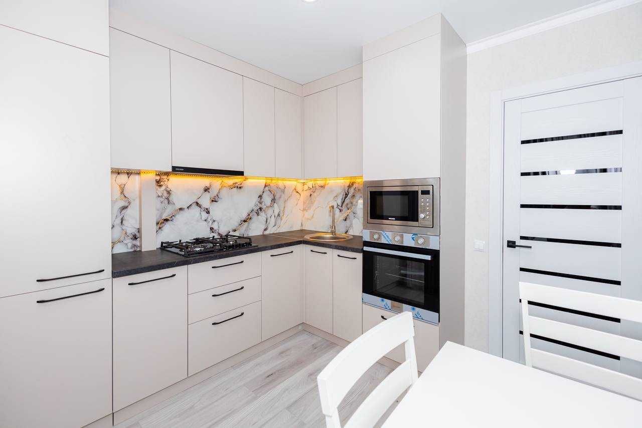 Дава се под наем Тристаен апартамент в Пловдив, Каменица 1 - 95 кв.м за 433.5 € - Снимка #2