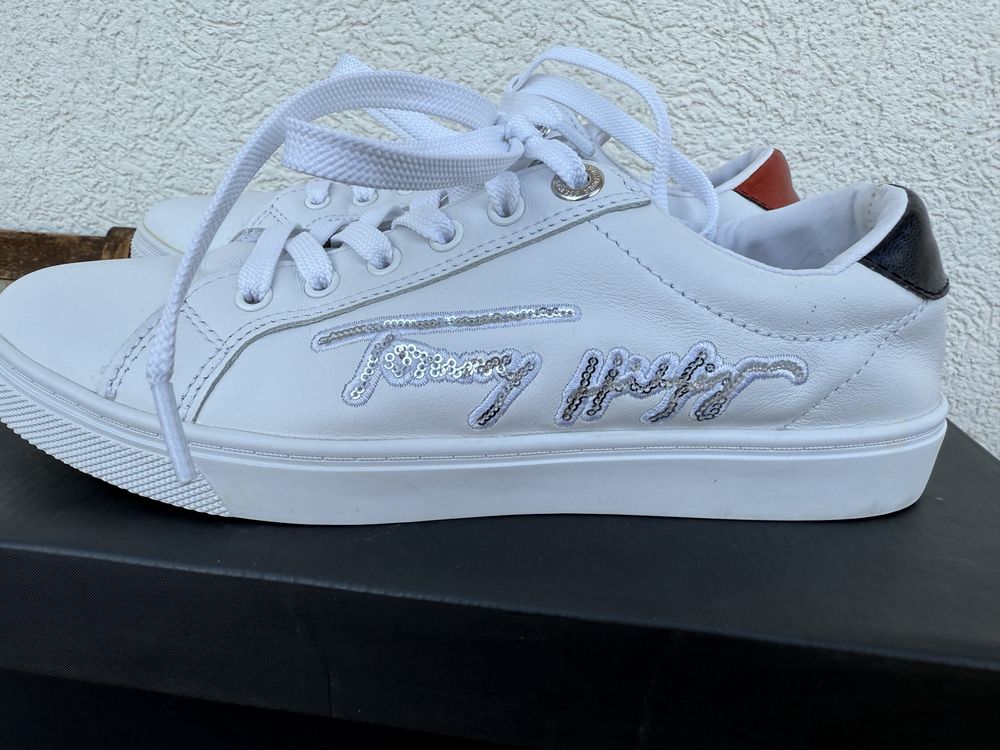 Дамски кецове Tommy Hilfiger