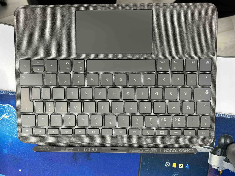Combo Touch for iPad 10th gen - клавиатура за Ipad