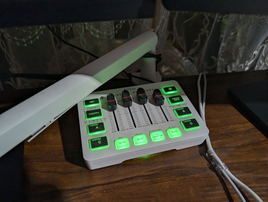 Fifine TAM8[Microphone AM8 &  BM88]+Fifine Ampligame SC3