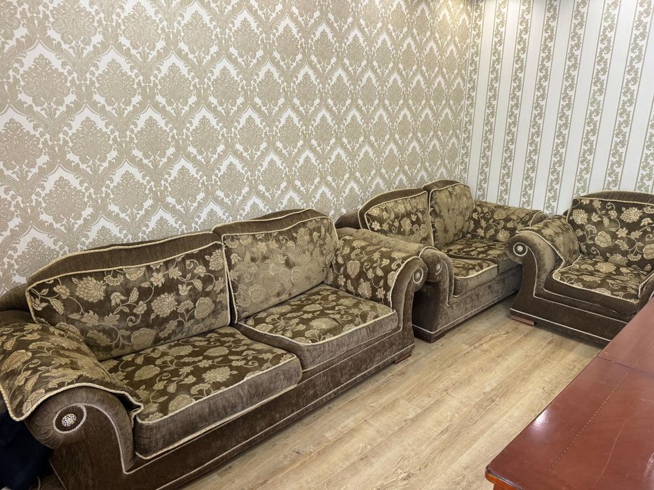 Срочно Продам диван с 2 креслами