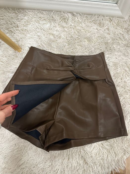 Кожени къси панталонки тип пола