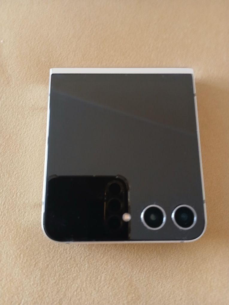 Samsung Z Flip 5 SM - F731B