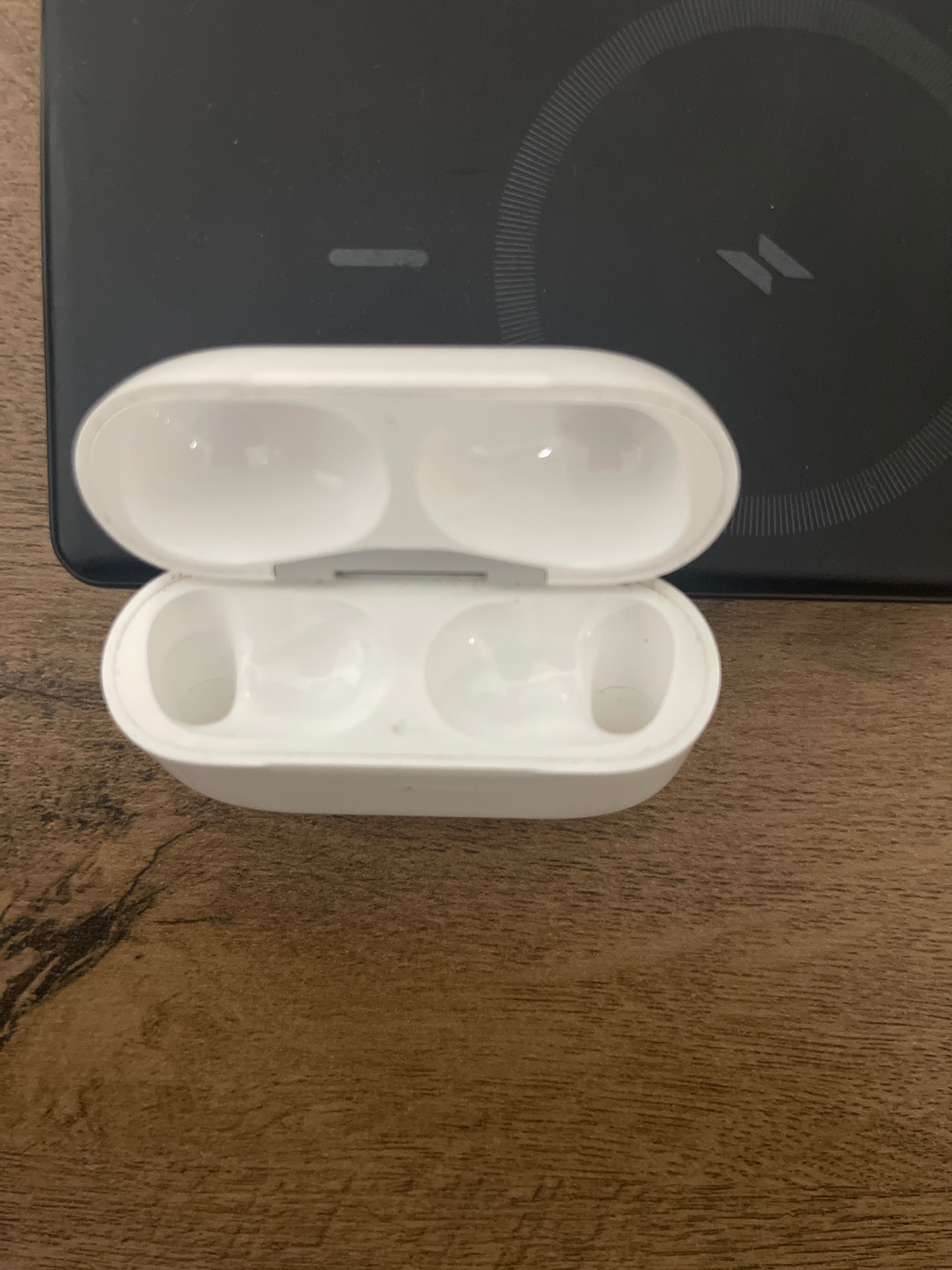 AirPods case 1 generation