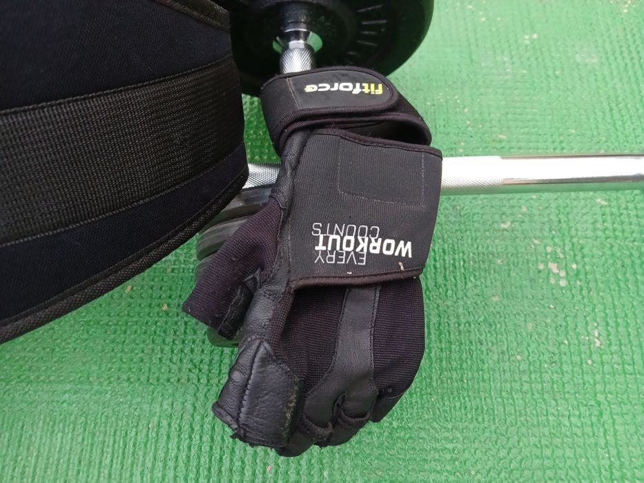 Gantere fitness , bara haltere , brâu si manusi