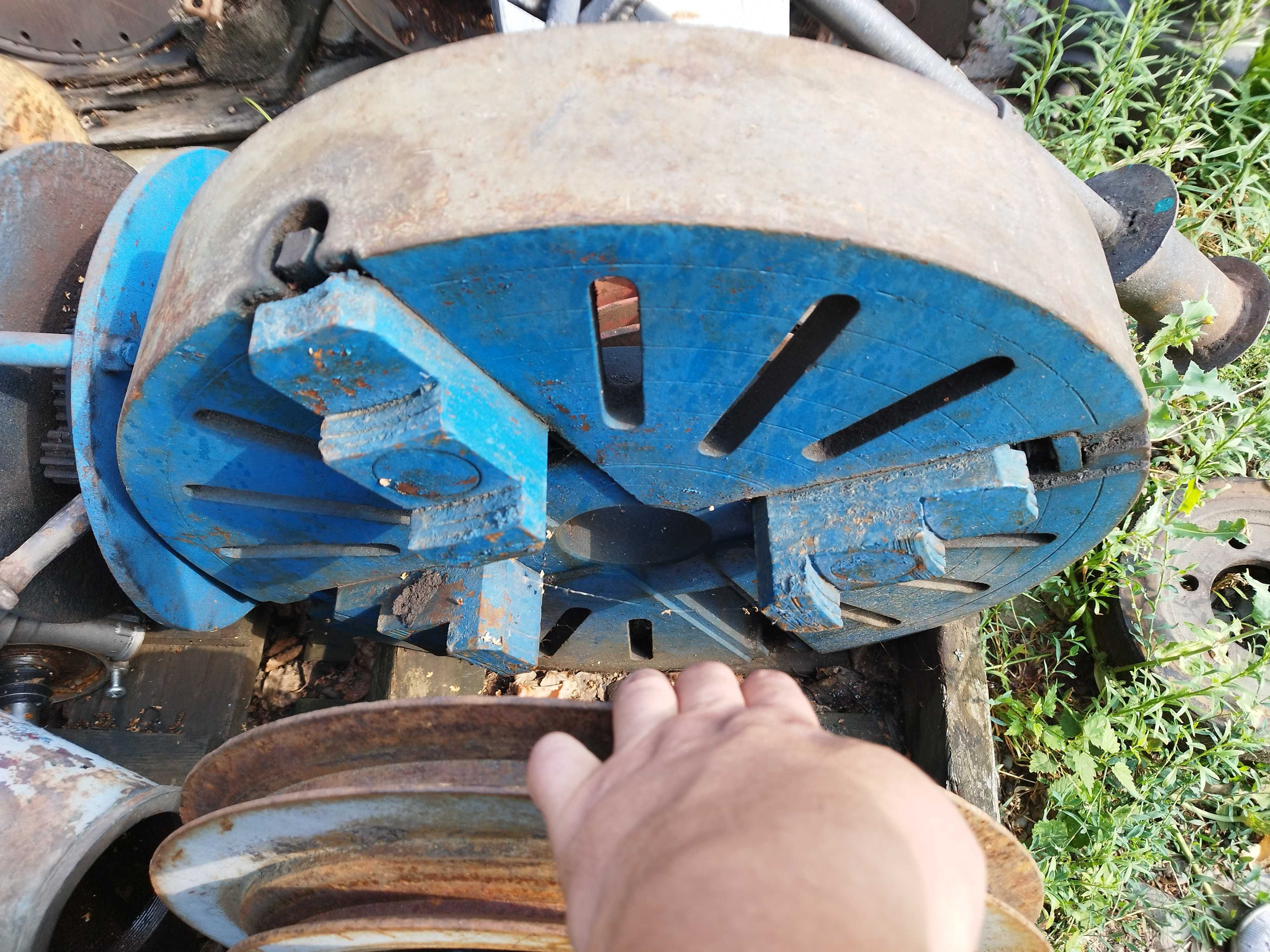 Universal strung mare volanta generator curent