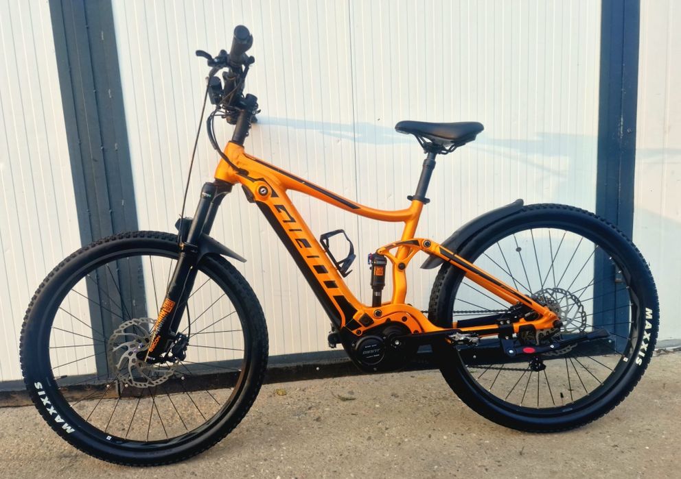 Bicicleta electrica full suspension Giant